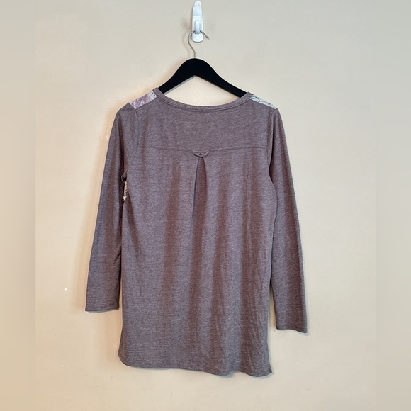 AKEMI + KIN (Anthropologie) Fauna Jungle Kat Henley.
Size: Medium - p2p 20". - Picture 6 of 7
